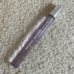 Ariana Grande perfume sample